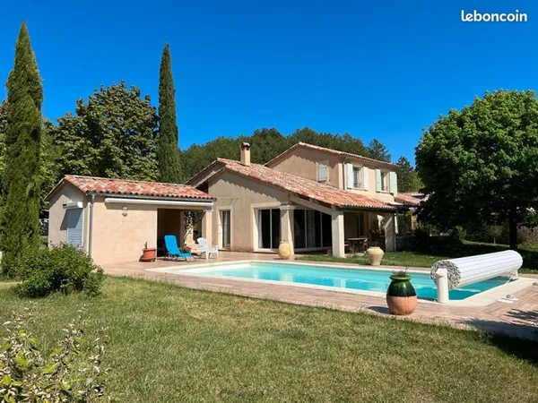 Propriété 4 pièces 155 m²