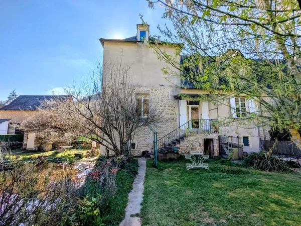 Charmante maison ancienne à Cougousse (moins de 20 min de Rodez et à 5 min de Marcillac-Vallon)