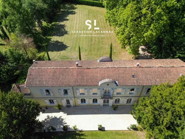 Maison 10 pièces 374 m²