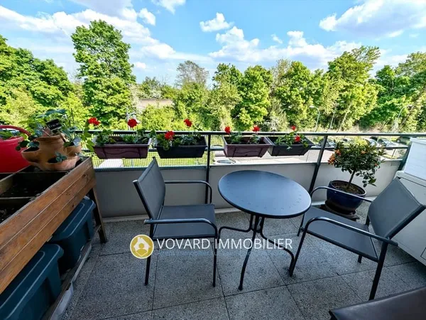 Appartement 3 pièces lumineux avec balcon - ascenseur et par