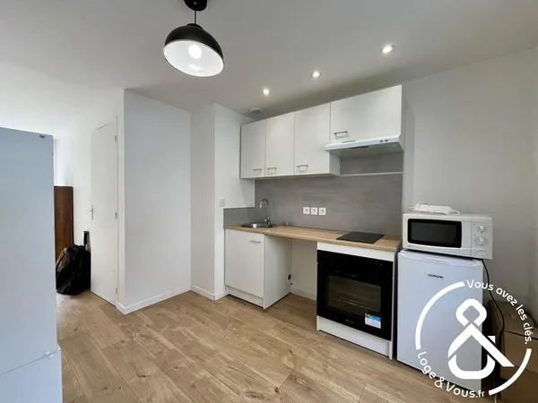 Studio en rez-de-chaussée avec terrasse entièrement rénové