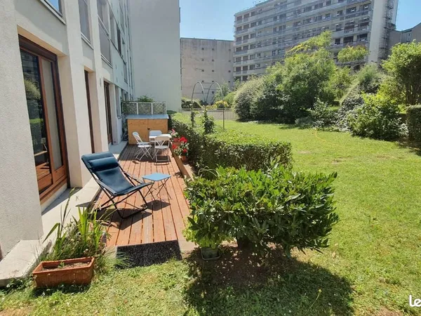 Vivre au vert à Paris : 3 pièces chaleureux avec terrasse sur vaste jardin