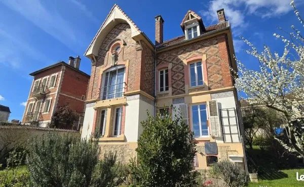 Maison 8 pièces 205 m²