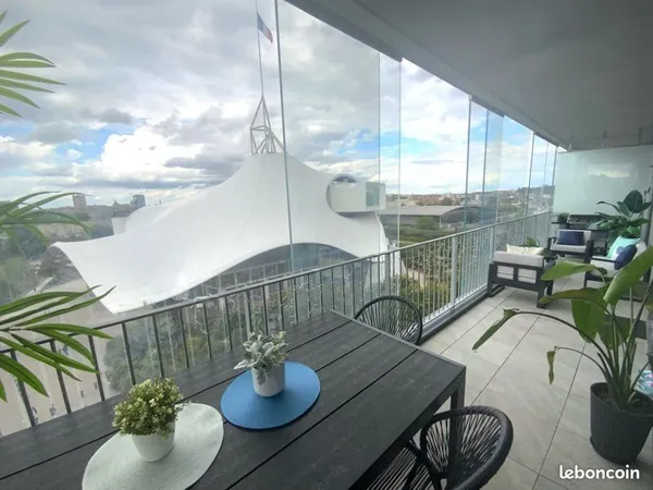 Appartement - Duplex, dernier étage, face au Pompidou/Muse/Gare