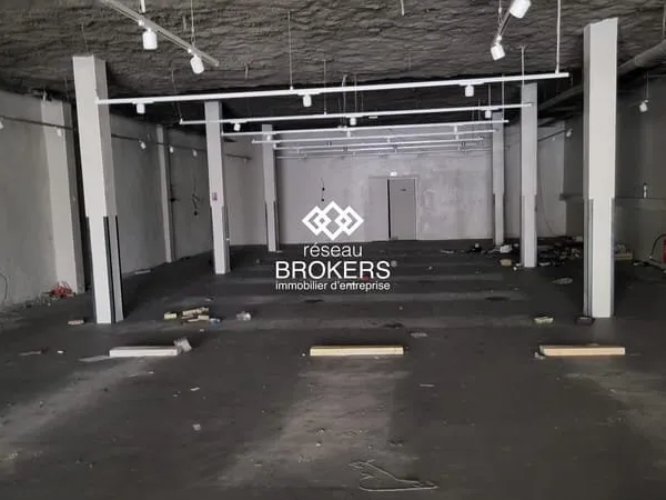 Local commercial 428 m²