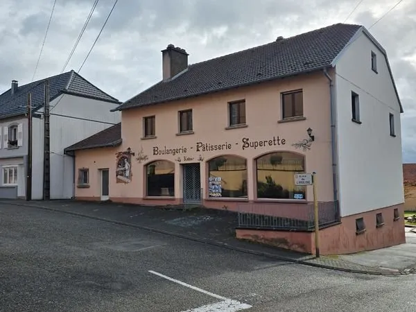 🔥 À louer - Local commercial avec fort potentiel + possibilité de logement - Reding Village