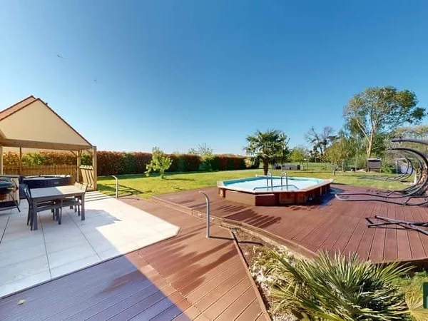 MAISON INDIVIDUELLE, 4 CHAMBRES AVEC JARDIN ET PISCINE - SAINT-G