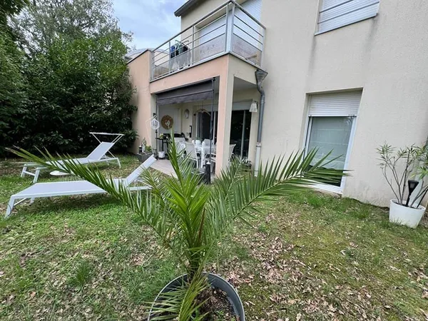 YZEURE - APPT T2 AVEC JARDIN ET GARAGE