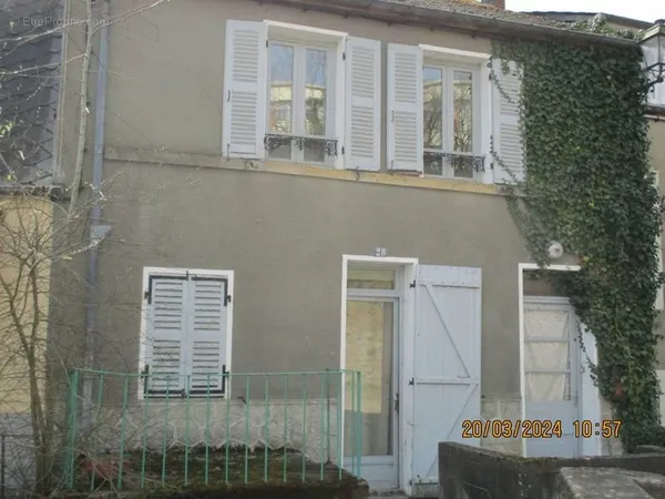 Château-Chinon, maison de village avec jardinet (Réf.18)