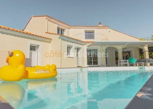 Villa 9 pièces 251 m²