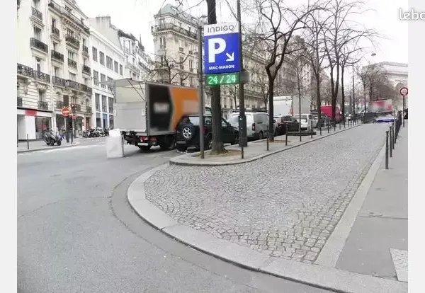Loue place de parking privée prés Place de l'Etoile Paris