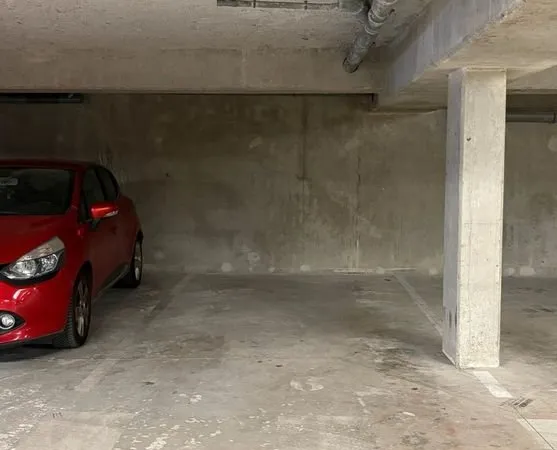 Parking sécurisé en sous-sol (secteur gymnase Endy Miyem, rue Henri Barbusse)