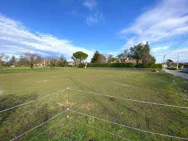 Terrain constructible de 1 000 m2 Libre de constructeur