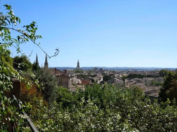 Emplacement Unique avec Vue Panoramique sur la Ville de Nîmes