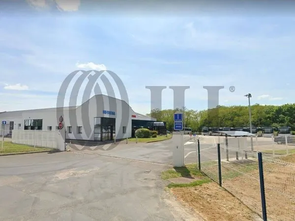 Local d'activité 2102 m²