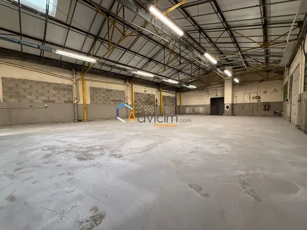 Immeuble industriel 235 m²