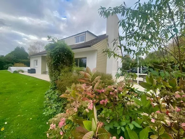 Isneauville ! maison familiale avec piscine et grand jardin