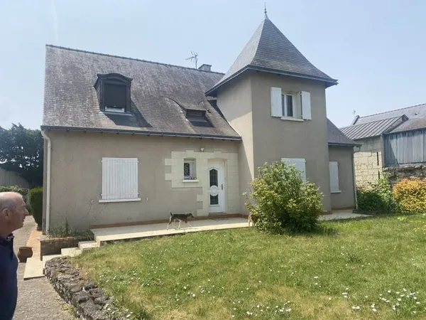 Belle maison à VARRIANS, idéalement située et d'une superfic