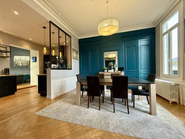 Maison 8 pièces 300 m²