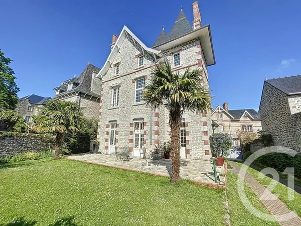 Maison 9 pièces 250 m²