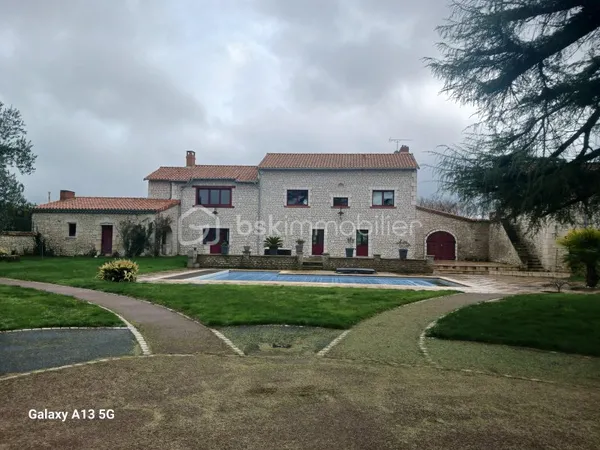 Maison 6 pièces 467 m²