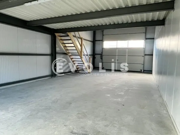 Locaux d'activité - A LOUER - 807 m² divisibles à partir de 103 m²