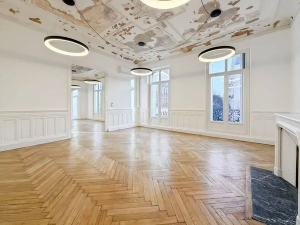 Bureau 268 m²