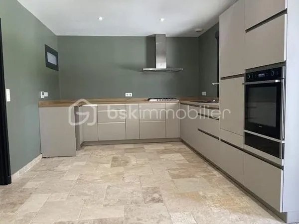 Villa 4 pièces 160 m²