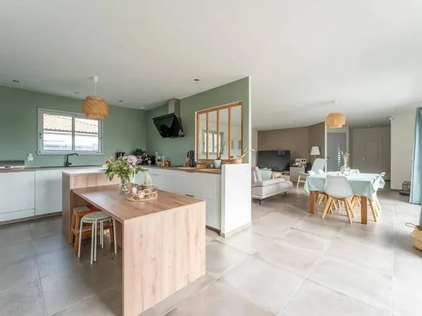Maison de plain-pied 8 pièces 196 m²