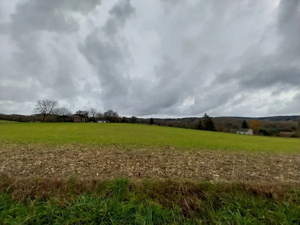 Terrain plat à 18000 m2 Agonac