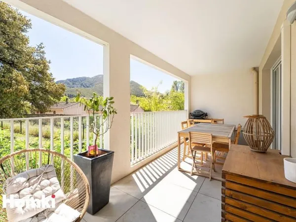 Exclusivité : Coup de Coeur pour ce T3 Lumineux avec grande terrasse et vue sur colline