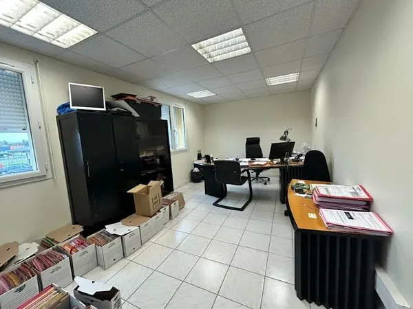 Bureaux 100 m²