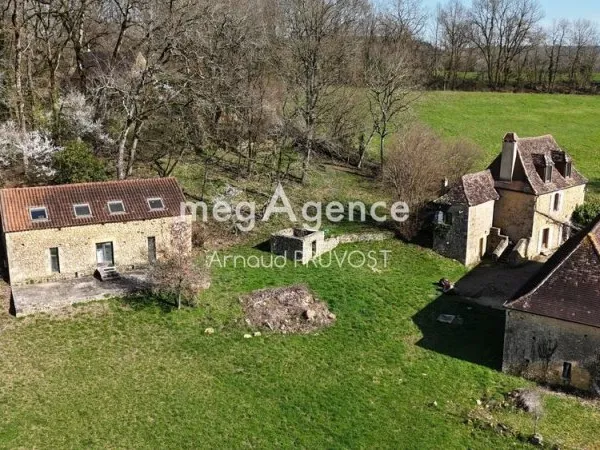 Charmante propriété en pierre avec dépendances