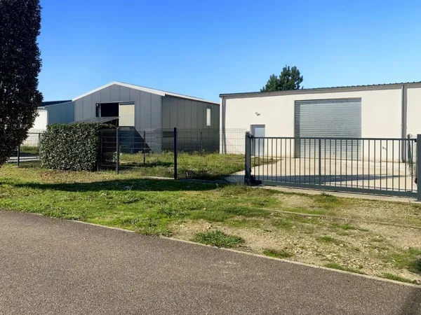 Entrepôt de 170m2 avec bureau Mont de Marsan