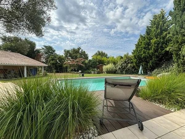 ARCINS : maison T5 (193 m²) en vente