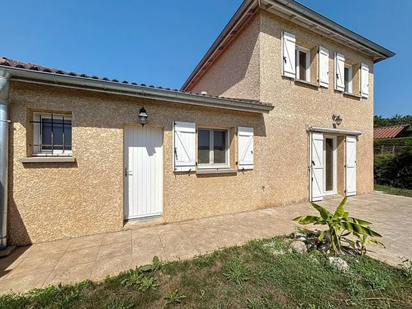 Maison de 105m2, 4 chambres, terrain de 730m2 au calme sur le secteur de Saint Vulbas