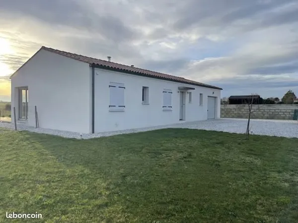 Maison contemporaine de plain-pied - 105 m² - Triangle SAINTES / PONS / COGNAC
