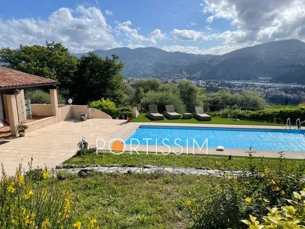 Gattières - Au calme absolu - Maison de 150m² de plain-pied -