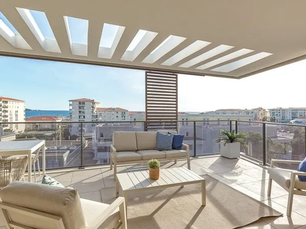 Plein sud, vue mer au 4e étage — Antibes Juan-les-Pins