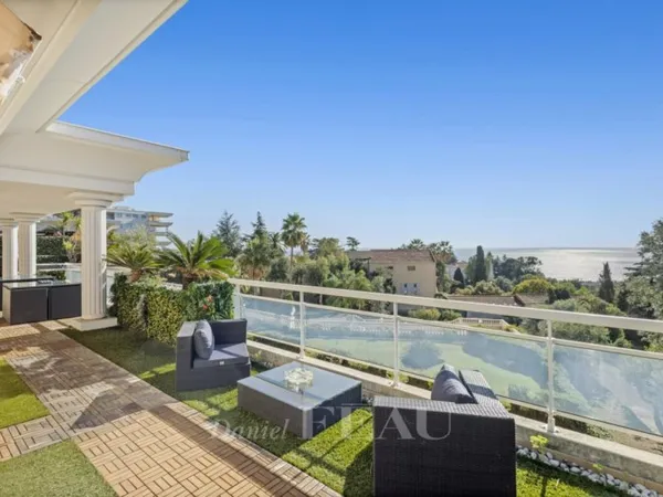 Cannes - Appartement avec vue mer dans résidence de standing