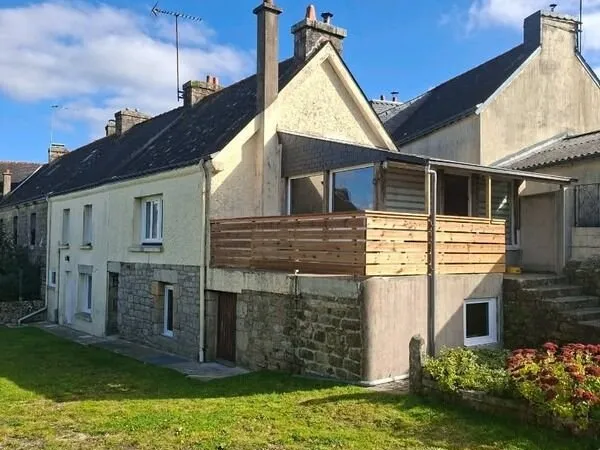 PLOERDUT JOLIE MAISON EN PIERRE SOUS ARDOISE DE 94 M² ENVIRON 5 PIECES 2 DEPENDANCES TERRAIN CLOS DE