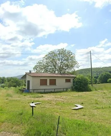 Terrain avec bâtiment