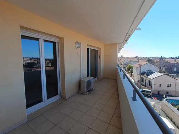 Vend appartement T2, 1 chambre avec terrasse dans une résidence avec ascenseur, quartier font neuve