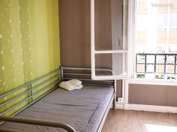 Chambre individuelle ensoleillée dans une coloc à 2