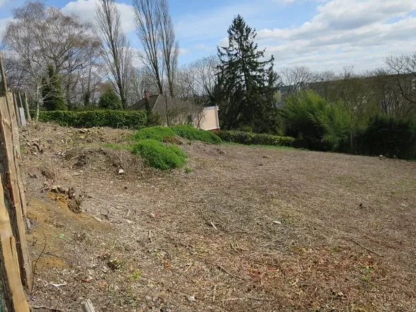 EMPLACEMENT EXCEPTIONNEL TERRAIN DE 700 M2