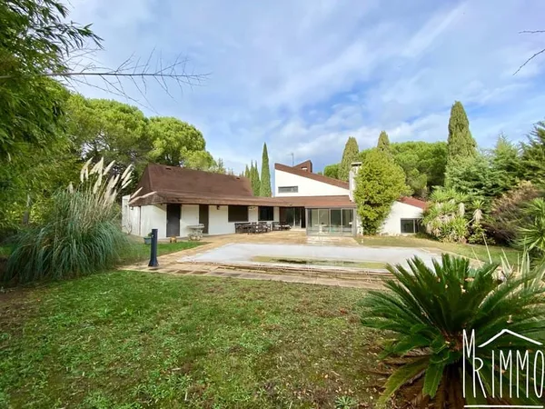 Villa d'architecte avec piscine, un havre de paix à Montpell