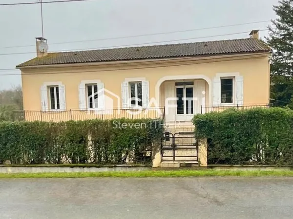 Maison lumineuse avec piscine