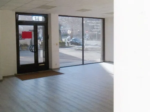 Loue local à usage de bureau ou commercial