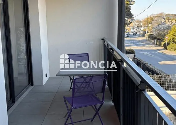 Appartement T3 bien situé, belles prestations, cuisine aménagée, grand balcon, garage