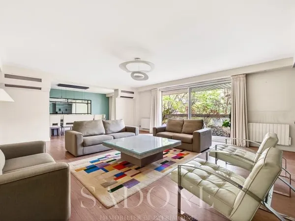 Appartement Neuilly Sur Seine. Victor Hugo / Duc d'Orléans. 5 pièce(s) 215 m2.